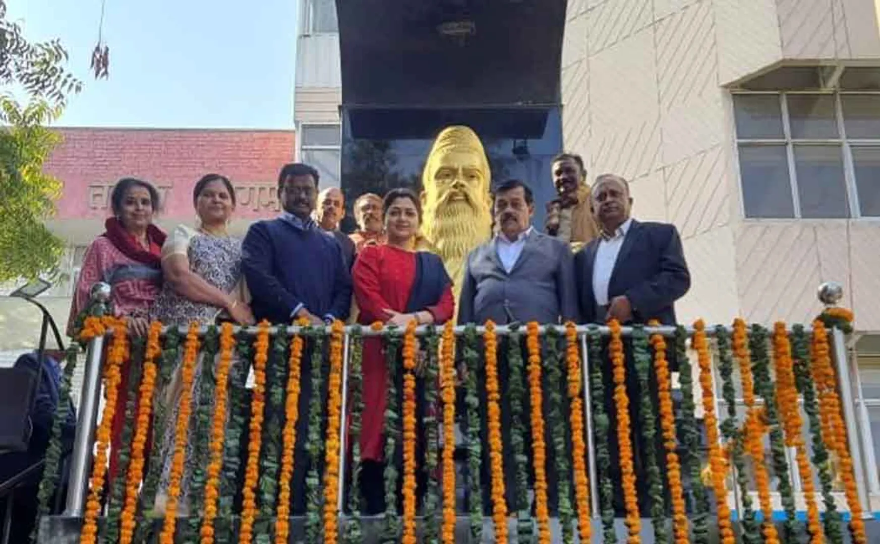  Khushbu wishes Thiruvalluvar day in different style